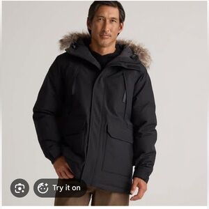 Quince men’s responsible down parka in black size large NWT detachable fur